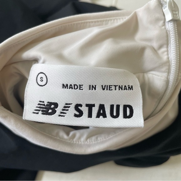 STAUD X NEW BALANCE Mock Neck Long Sleeve Crop Top Black and White Size S - Picture 5 of 8